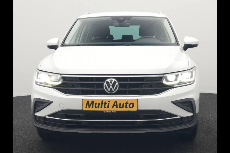 Volkswagen Tiguan 1.4 TSI eHybrid Elegance Plug In Hybrid 245pk Dealer O.H. PHEV | Trekhaak Af Fabriek | Adaptive Cruise | IQ Light | Camera | Stoelen & Stuur Verwarmd | Apple Carplay | Blis | Navigatie | DAB |