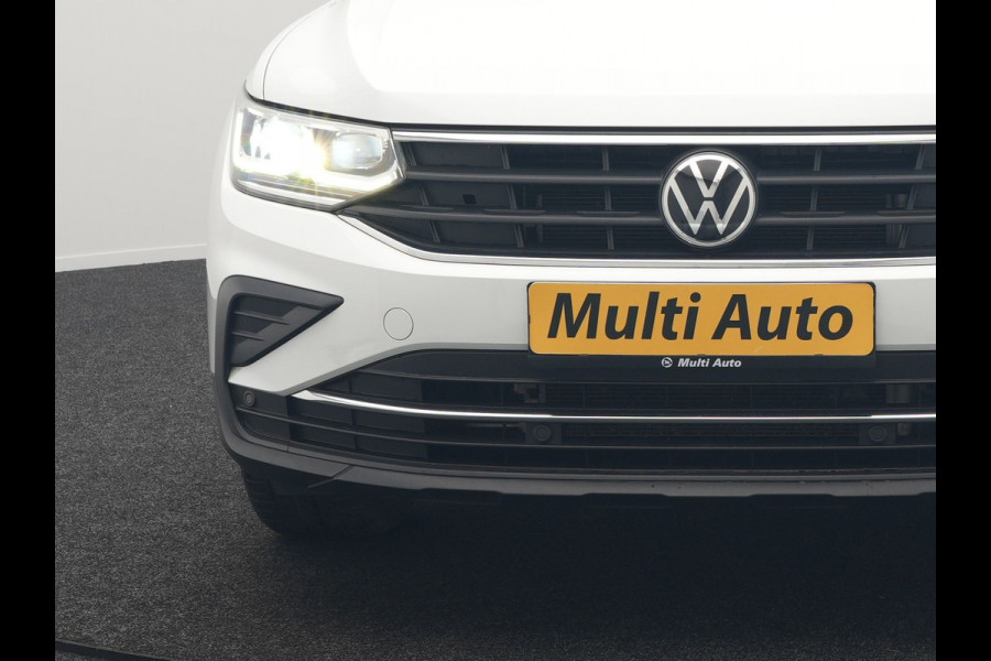 Volkswagen Tiguan 1.4 TSI eHybrid Elegance Plug In Hybrid 245pk Dealer O.H. PHEV | Trekhaak Af Fabriek | Adaptive Cruise | IQ Light | Camera | Stoelen & Stuur Verwarmd | Apple Carplay | Blis | Navigatie | DAB |