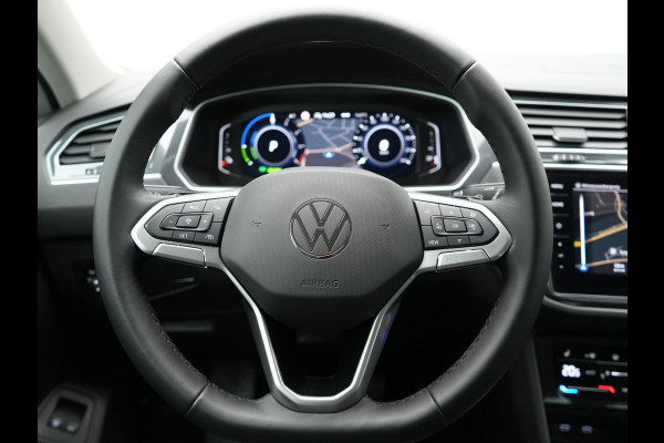 Volkswagen Tiguan 1.4 TSI eHybrid Elegance Plug In Hybrid 245pk Dealer O.H. PHEV | Trekhaak Af Fabriek | Adaptive Cruise | IQ Light | Camera | Stoelen & Stuur Verwarmd | Apple Carplay | Blis | Navigatie | DAB |
