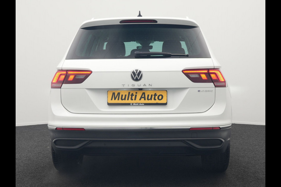 Volkswagen Tiguan 1.4 TSI eHybrid Elegance Plug In Hybrid 245pk Dealer O.H. PHEV | Trekhaak Af Fabriek | Adaptive Cruise | IQ Light | Camera | Stoelen & Stuur Verwarmd | Apple Carplay | Blis | Navigatie | DAB |