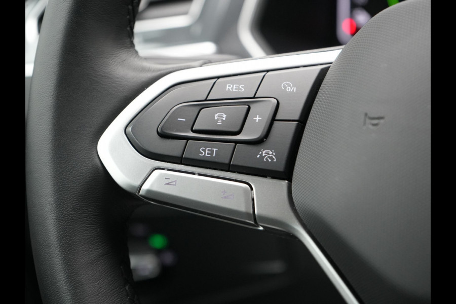 Volkswagen Tiguan 1.4 TSI eHybrid Elegance Plug In Hybrid 245pk Dealer O.H. PHEV | Trekhaak Af Fabriek | Adaptive Cruise | IQ Light | Camera | Stoelen & Stuur Verwarmd | Apple Carplay | Blis | Navigatie | DAB |