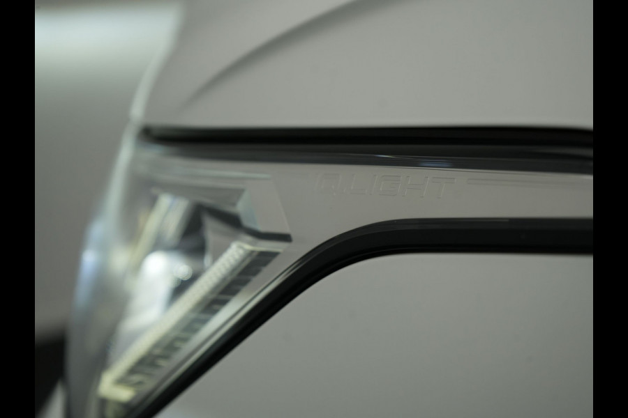 Volkswagen Tiguan 1.4 TSI eHybrid Elegance Plug In Hybrid 245pk Dealer O.H. PHEV | Trekhaak Af Fabriek | Adaptive Cruise | IQ Light | Camera | Stoelen & Stuur Verwarmd | Apple Carplay | Blis | Navigatie | DAB |