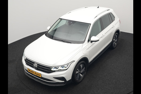 Volkswagen Tiguan 1.4 TSI eHybrid Elegance Plug In Hybrid 245pk Dealer O.H. PHEV | Trekhaak Af Fabriek | Adaptive Cruise | IQ Light | Camera | Stoelen & Stuur Verwarmd | Apple Carplay | Blis | Navigatie | DAB |