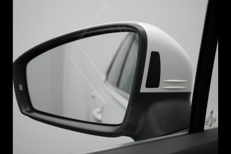 Volkswagen Tiguan 1.4 TSI eHybrid Elegance Plug In Hybrid 245pk Dealer O.H. PHEV | Trekhaak Af Fabriek | Adaptive Cruise | IQ Light | Camera | Stoelen & Stuur Verwarmd | Apple Carplay | Blis | Navigatie | DAB |