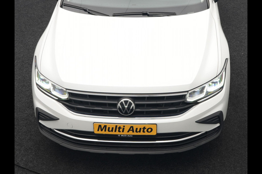 Volkswagen Tiguan 1.4 TSI eHybrid Elegance Plug In Hybrid 245pk Dealer O.H. PHEV | Trekhaak Af Fabriek | Adaptive Cruise | IQ Light | Camera | Stoelen & Stuur Verwarmd | Apple Carplay | Blis | Navigatie | DAB |