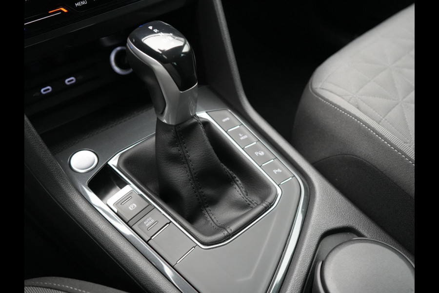 Volkswagen Tiguan 1.4 TSI eHybrid Elegance Plug In Hybrid 245pk Dealer O.H. PHEV | Trekhaak Af Fabriek | Adaptive Cruise | IQ Light | Camera | Stoelen & Stuur Verwarmd | Apple Carplay | Blis | Navigatie | DAB |