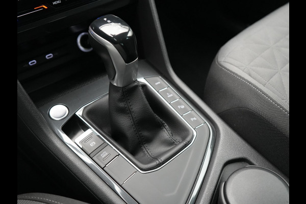 Volkswagen Tiguan 1.4 TSI eHybrid Elegance Plug In Hybrid 245pk Dealer O.H. PHEV | Trekhaak Af Fabriek | Adaptive Cruise | IQ Light | Camera | Stoelen & Stuur Verwarmd | Apple Carplay | Blis | Navigatie | DAB |