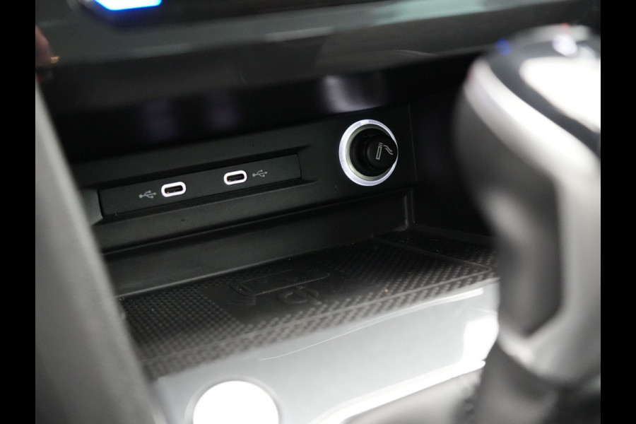 Volkswagen Tiguan 1.4 TSI eHybrid Elegance Plug In Hybrid 245pk Dealer O.H. PHEV | Trekhaak Af Fabriek | Adaptive Cruise | IQ Light | Camera | Stoelen & Stuur Verwarmd | Apple Carplay | Blis | Navigatie | DAB |