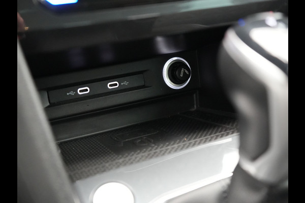 Volkswagen Tiguan 1.4 TSI eHybrid Elegance Plug In Hybrid 245pk Dealer O.H. PHEV | Trekhaak Af Fabriek | Adaptive Cruise | IQ Light | Camera | Stoelen & Stuur Verwarmd | Apple Carplay | Blis | Navigatie | DAB |