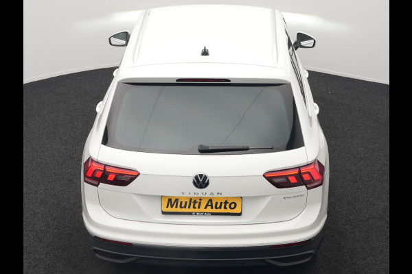 Volkswagen Tiguan 1.4 TSI eHybrid Elegance Plug In Hybrid 245pk Dealer O.H. PHEV | Trekhaak Af Fabriek | Adaptive Cruise | IQ Light | Camera | Stoelen & Stuur Verwarmd | Apple Carplay | Blis | Navigatie | DAB |