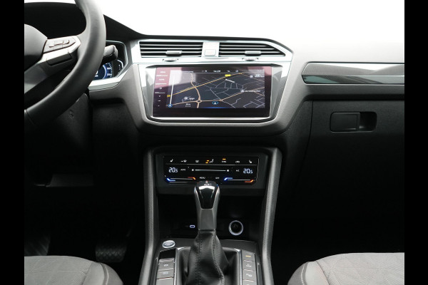 Volkswagen Tiguan 1.4 TSI eHybrid Elegance Plug In Hybrid 245pk Dealer O.H. PHEV | Trekhaak Af Fabriek | Adaptive Cruise | IQ Light | Camera | Stoelen & Stuur Verwarmd | Apple Carplay | Blis | Navigatie | DAB |