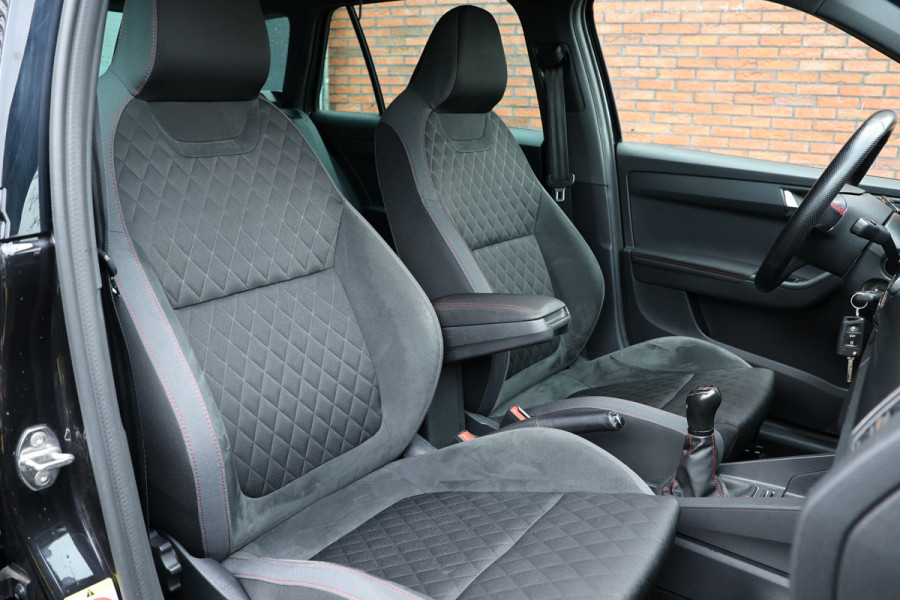 Škoda Fabia Combi 1.0 TSI Monte Carlo | CarPlay | PDC | LED | Trekhaak | Climatronic | LM Velgen | Sport stoelen | Nieuwe APK | NAP Logisch