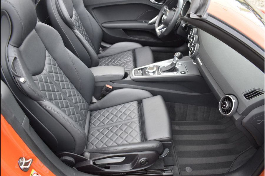 Audi TT Roadster 40 TFSI Black Edition Facelift Model RS-Stoelen Navi Led 19 Inch