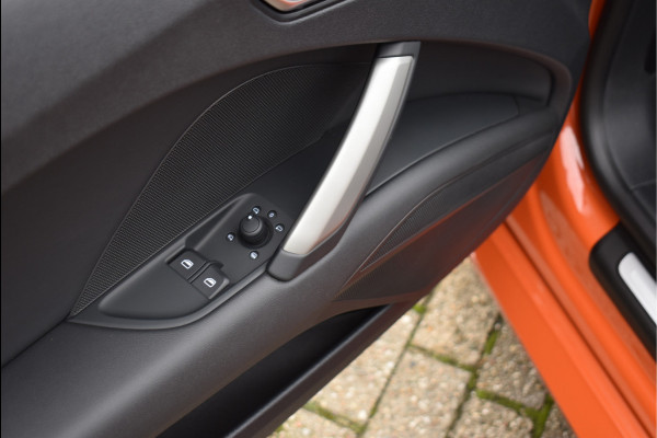 Audi TT Roadster 40 TFSI Black Edition Facelift Model RS-Stoelen Navi Led 19 Inch