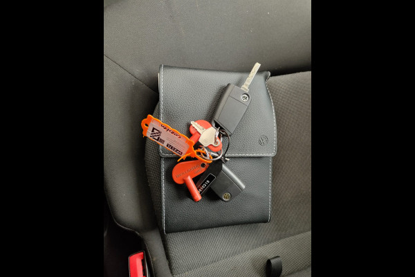 Volkswagen Crafter 50 2.0TDI 177PK L5 DL 3-Persoons Meubelbak Airco Navi Cruise Control Voorruitverwarming Trendline Dhollandia Laadklep Dubbellucht Euro 6 1e Eigenaar Origineel Nederlands