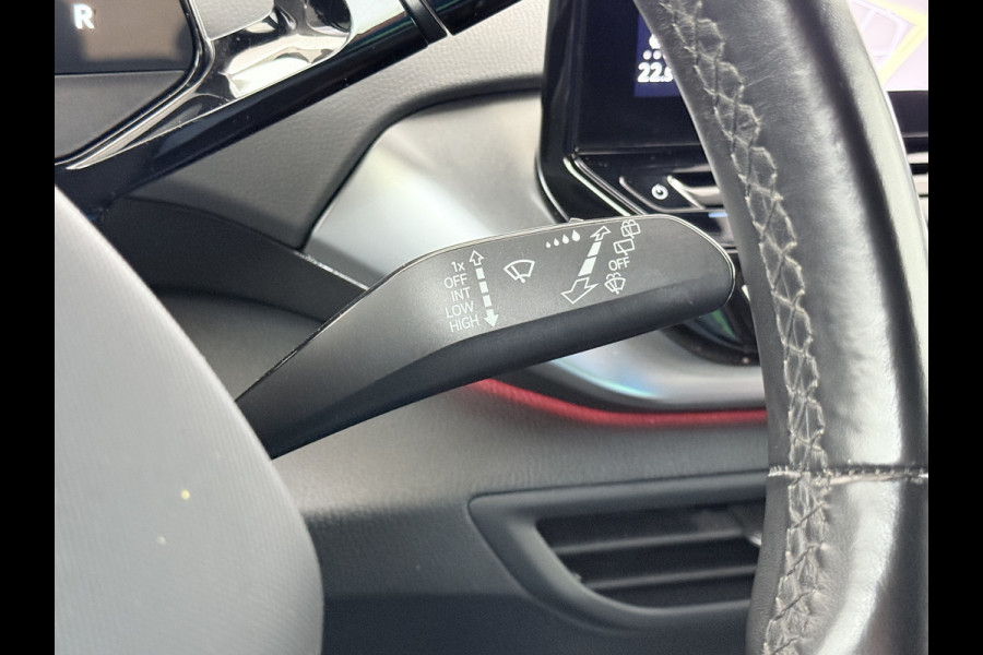 Volkswagen ID.4 Max 77kWh S.O.H. 92% Warmtepomp Trekhaak Camera Adap.Cruise + stop&go Apple Carplay Android Auto Navi Ecc Pdc Lmv 20" Led Privacy Glas DAB File assistent Matrix Led Keyless Origineel Nederlandse Auto