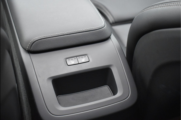 Volvo XC60 2.0 Recharge T8 AWD R-Design 455 Pk Pano Luchtvering Trekhaak Keyless Leder 21 Inch