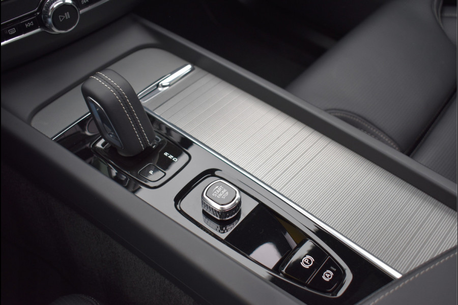 Volvo XC60 2.0 Recharge T8 AWD R-Design 455 Pk Pano Luchtvering Trekhaak Keyless Leder 21 Inch