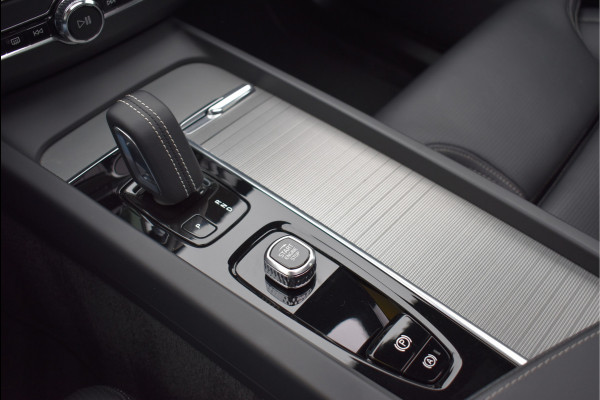 Volvo XC60 2.0 Recharge T8 AWD R-Design 455 Pk Pano Luchtvering Trekhaak Keyless Leder 21 Inch