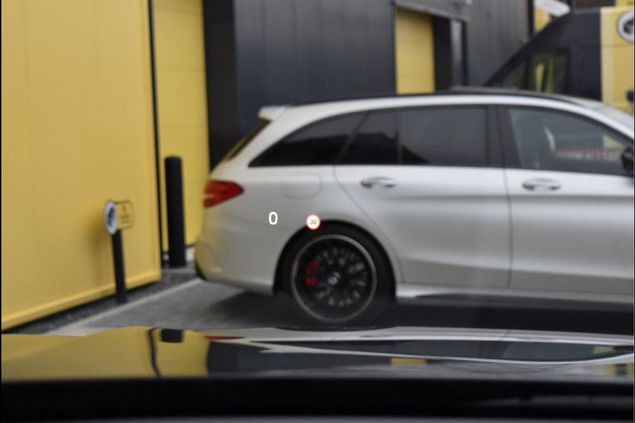 Volvo XC60 2.0 Recharge T8 AWD R-Design 455 Pk Pano Luchtvering Trekhaak Keyless Leder 21 Inch