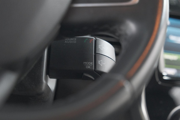 Renault Captur TCe 120 EDC Intens | Camera | Dodehoekdetectie | Navigatie | Parkeersensoren