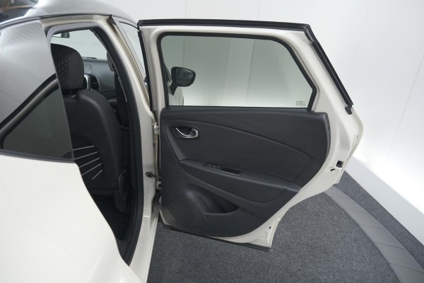 Renault Captur TCe 120 EDC Intens | Camera | Dodehoekdetectie | Navigatie | Parkeersensoren