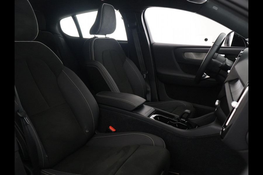 Volvo C40 RECHARGE TWIN INTRO AWD 78 KW/408 PK ACCU 92% BIJNA 2022.GARANTIE TOT 2032** 1800 KG TREKGEWICHT. PANODAK