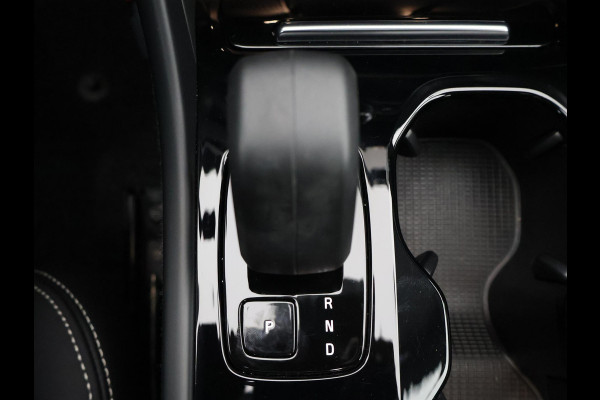 Volvo C40 RECHARGE TWIN INTRO AWD 78 KW/408 PK ACCU 92% BIJNA 2022.GARANTIE TOT 2032** 1800 KG TREKGEWICHT. PANODAK