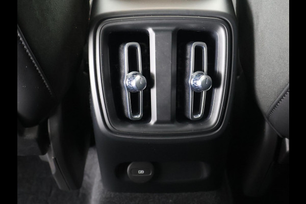 Volvo C40 RECHARGE TWIN INTRO AWD 78 KW/408 PK ACCU 92% BIJNA 2022.GARANTIE TOT 2032** 1800 KG TREKGEWICHT. PANODAK