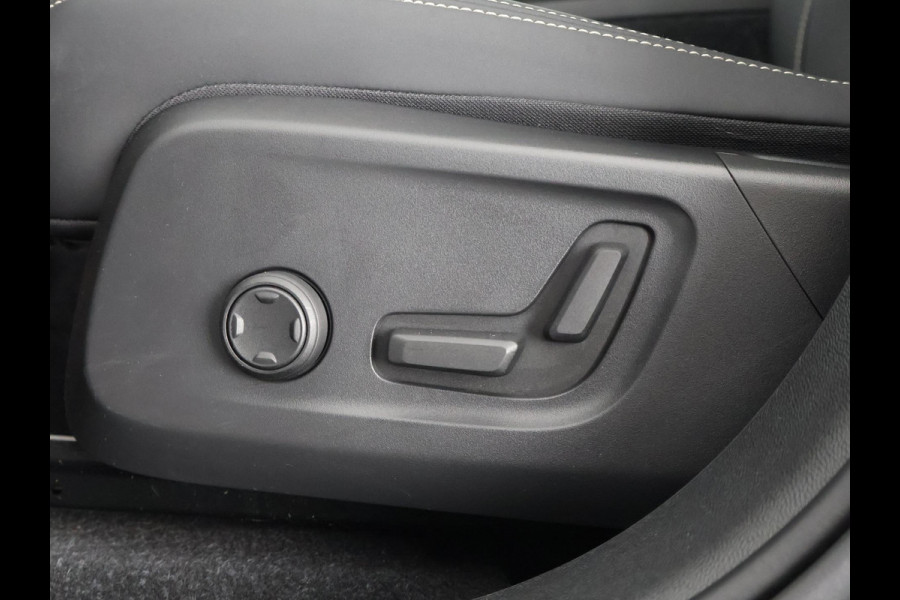 Volvo C40 RECHARGE TWIN INTRO AWD 78 KW/408 PK ACCU 92% BIJNA 2022.GARANTIE TOT 2032** 1800 KG TREKGEWICHT. PANODAK