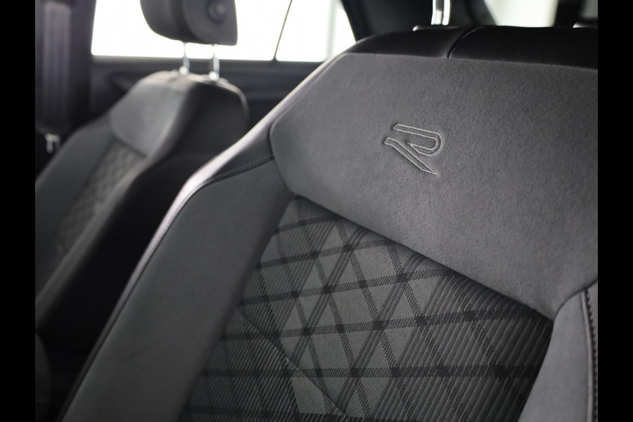 Volkswagen T-Roc 1.0 TSI R-Line 110PK | Blackstyle | Navigatie via app | Stoelverwarming | Keyless entry |