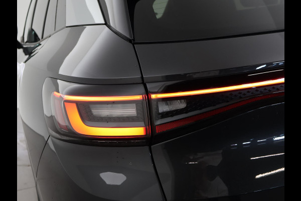 Volkswagen ID.4 First 77 kWh 1st EDITION + WEGKL. TREKHAAK | 20 INCH | CAMERA | STOELVERW. | APPLE CARPLAY
