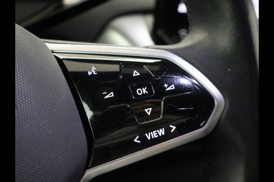 Volkswagen ID.4 First 77 kWh 1st EDITION + WEGKL. TREKHAAK | 20 INCH | CAMERA | STOELVERW. | APPLE CARPLAY