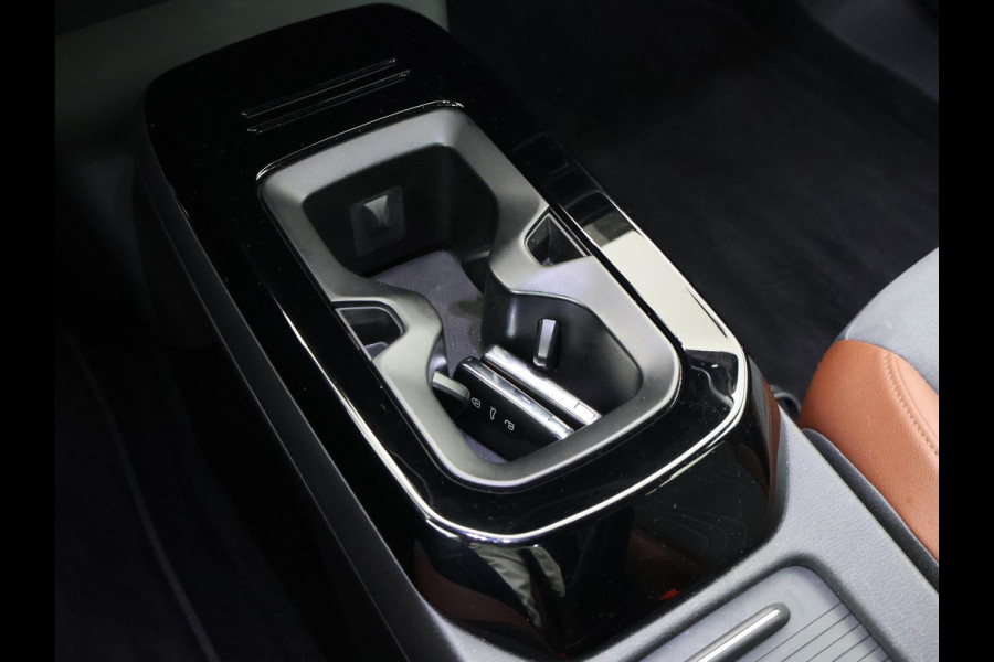 Volkswagen ID.4 First 77 kWh 1st EDITION + WEGKL. TREKHAAK | 20 INCH | CAMERA | STOELVERW. | APPLE CARPLAY