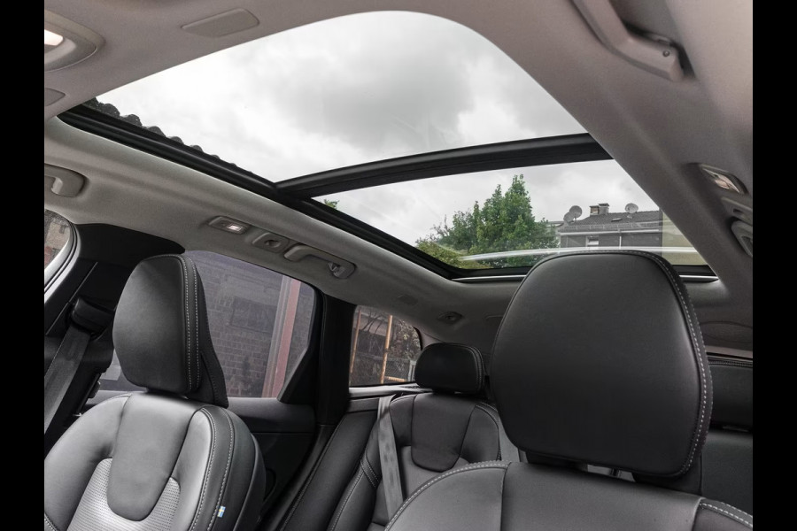 Volvo XC60 2.0 T8 Plug-in hybrid AWD ULTRA Dark (335kW/455PK) FULL OPTION (PANO / TREKH) ** 1e EIG - Ex VOLVO ** INFORMEER OOK NAAR ONZE AANTREKKELIJKE FINANCIAL-LEASE TARIEVEN **