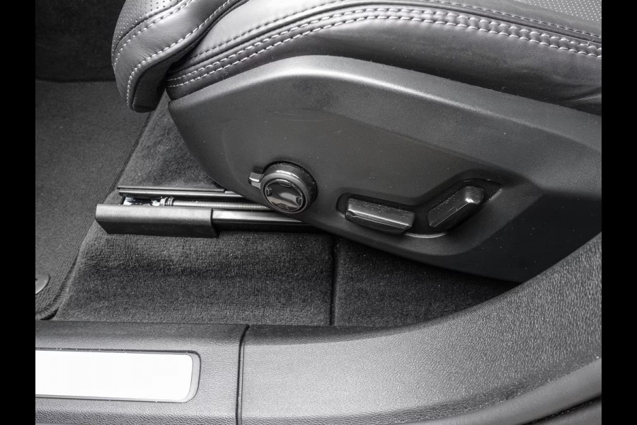 Volvo XC60 2.0 T8 Plug-in hybrid AWD ULTRA Dark (335kW/455PK) FULL OPTION (PANO / TREKH) ** 1e EIG - Ex VOLVO ** INFORMEER OOK NAAR ONZE AANTREKKELIJKE FINANCIAL-LEASE TARIEVEN **