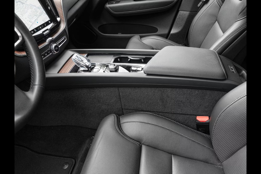 Volvo XC60 2.0 T8 Plug-in hybrid AWD ULTRA Dark (335kW/455PK) FULL OPTION (PANO / TREKH) ** 1e EIG - Ex VOLVO ** INFORMEER OOK NAAR ONZE AANTREKKELIJKE FINANCIAL-LEASE TARIEVEN **