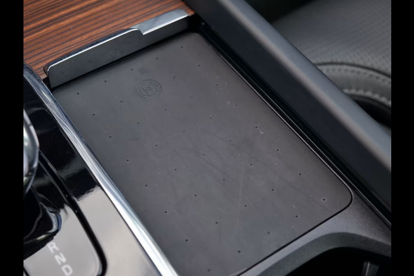 Volvo XC60 2.0 T8 Plug-in hybrid AWD ULTRA Dark (335kW/455PK) FULL OPTION (PANO / TREKH) ** 1e EIG - Ex VOLVO ** INFORMEER OOK NAAR ONZE AANTREKKELIJKE FINANCIAL-LEASE TARIEVEN **