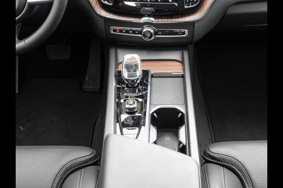 Volvo XC60 2.0 T8 Plug-in hybrid AWD ULTRA Dark (335kW/455PK) FULL OPTION (PANO / TREKH) ** 1e EIG - Ex VOLVO ** INFORMEER OOK NAAR ONZE AANTREKKELIJKE FINANCIAL-LEASE TARIEVEN **