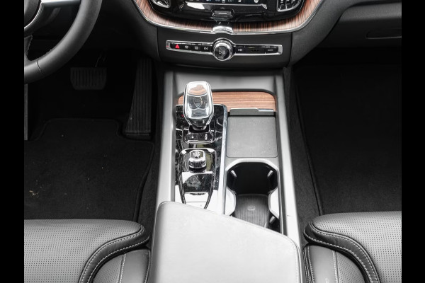 Volvo XC60 2.0 T8 Plug-in hybrid AWD ULTRA Dark (335kW/455PK) FULL OPTION (PANO / TREKH) ** 1e EIG - Ex VOLVO ** INFORMEER OOK NAAR ONZE AANTREKKELIJKE FINANCIAL-LEASE TARIEVEN **