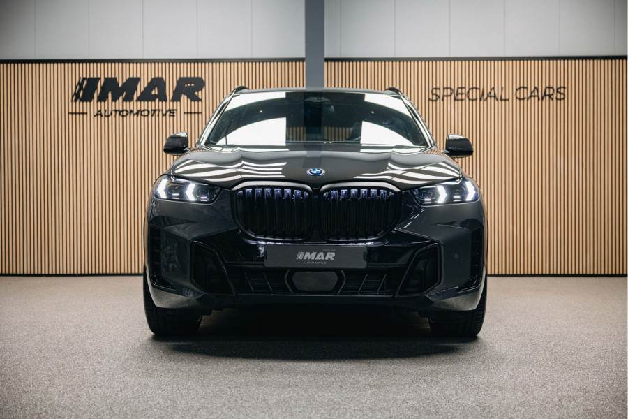 BMW X5 xDrive50e | Luxe stoelen | Luchtvering | Dravit Grau | Trekhaak | Stuur en stoelverwarming | Harman/Kardon |