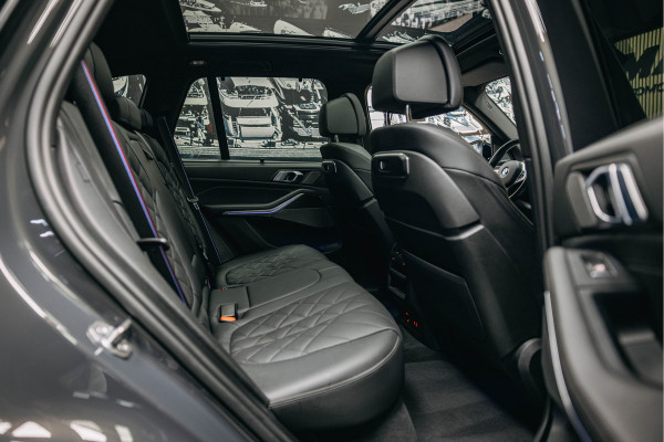 BMW X5 xDrive50e | Luxe stoelen | Luchtvering | Dravit Grau | Trekhaak | Stuur en stoelverwarming | Harman/Kardon |
