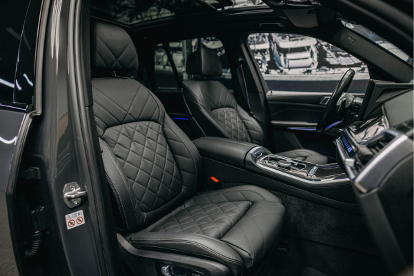 BMW X5 xDrive50e | Luxe stoelen | Luchtvering | Dravit Grau | Trekhaak | Stuur en stoelverwarming | Harman/Kardon |