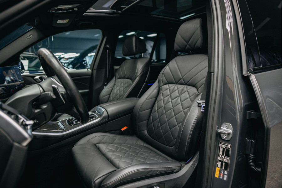BMW X5 xDrive50e | Luxe stoelen | Luchtvering | Dravit Grau | Trekhaak | Stuur en stoelverwarming | Harman/Kardon |