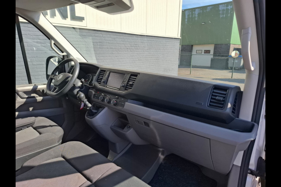 Volkswagen Crafter 35 2.0TDI L3H3 3-Persoons Navi Airco Cruise Control Verwarmbare Voorruit Regensensor Pdc Schuifdeur Betonplex vloer Wandbetimmering Highline Euro 6 Diverse beschadigingen rondom