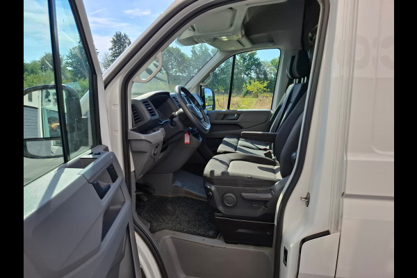 Volkswagen Crafter 35 2.0TDI L3H3 3-Persoons Navi Airco Cruise Control Verwarmbare Voorruit Regensensor Pdc Schuifdeur Betonplex vloer Wandbetimmering Highline Euro 6 Diverse beschadigingen rondom