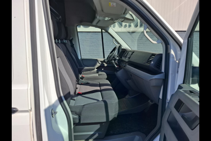 Volkswagen Crafter 35 2.0TDI L3H3 3-Persoons Navi Airco Cruise Control Verwarmbare Voorruit Regensensor Pdc Schuifdeur Betonplex vloer Wandbetimmering Highline Euro 6 Diverse beschadigingen rondom