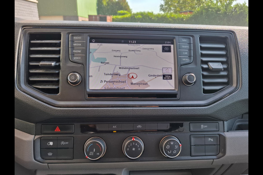 Volkswagen Crafter 35 2.0TDI L3H3 3-Persoons Navi Airco Cruise Control Verwarmbare Voorruit Regensensor Pdc Schuifdeur Betonplex vloer Wandbetimmering Highline Euro 6 Diverse beschadigingen rondom