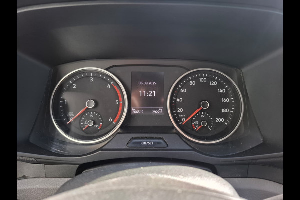 Volkswagen Crafter 35 2.0TDI L3H3 3-Persoons Navi Airco Cruise Control Verwarmbare Voorruit Regensensor Pdc Schuifdeur Betonplex vloer Wandbetimmering Highline Euro 6 Diverse beschadigingen rondom