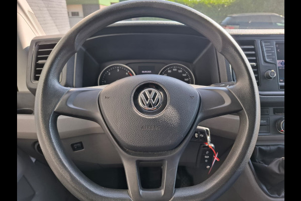 Volkswagen Crafter 35 2.0TDI L3H3 3-Persoons Navi Airco Cruise Control Verwarmbare Voorruit Regensensor Pdc Schuifdeur Betonplex vloer Wandbetimmering Highline Euro 6 Diverse beschadigingen rondom